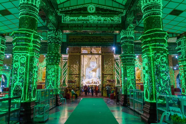Mandalay Myanmar Birma Grudnia 2016 Wnętrze Świątyni Kyauktawgyi Mandalaj — Zdjęcie stockowe