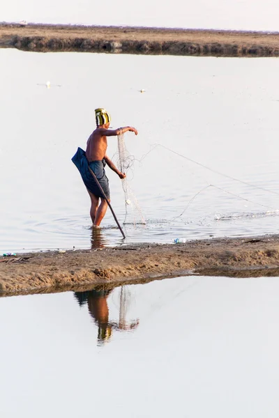 Mandalay Myanmar Diciembre 2016 Pescador Lago Taungthaman Amarapura Cerca Mandalay — Foto de Stock