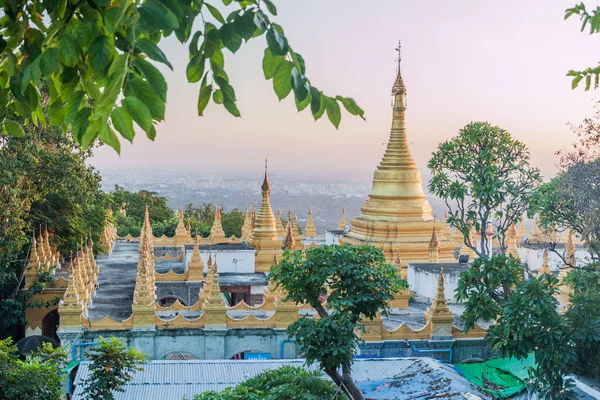 Stupas Bij Myatsawnyinaung Ordening Hall Mandalay Hill Myanmar — Stockfoto