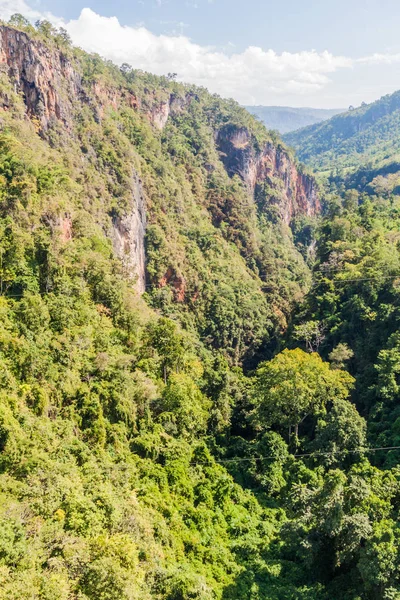 Gökteik (Gotik veya Gök Teik) Myanmar'da Gohtwin Deresi geçidi