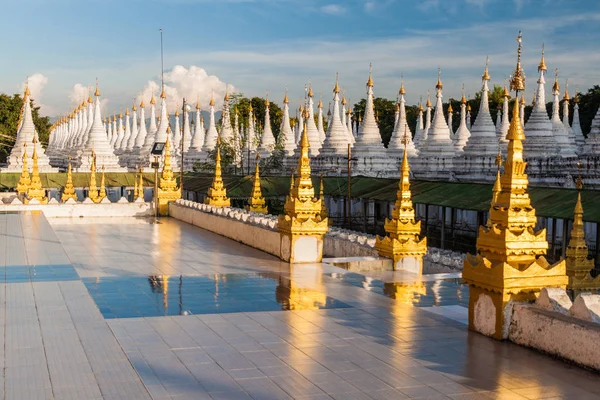 Stupa Bianche Intorno Sandamuni Sandamani Sandar Pagoda Mandalay Myanmar — Foto Stock