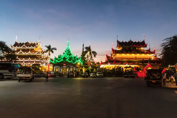 Mandalay Myanmar Prosince 2016 Noční Pohled Chrám Kyauktawgyi Mandalay Myanmar — Stock fotografie