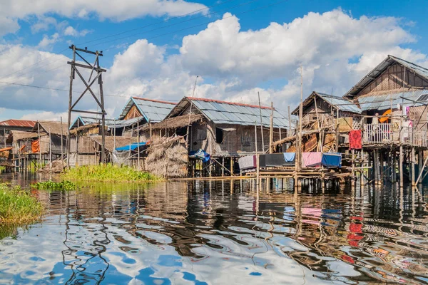 Maisons Inclinées Village Inn Paw Khone Lac Inle Myanmar — Photo