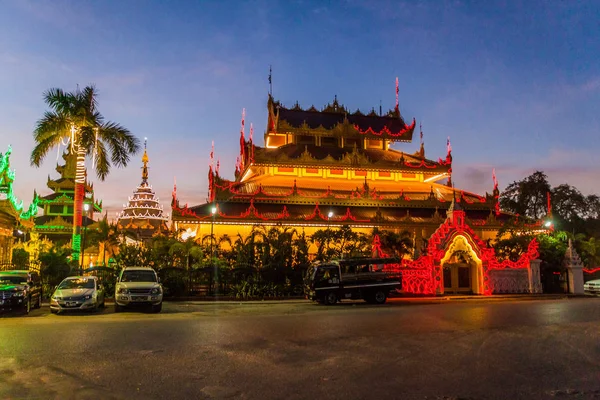 Mandalay Mianmar Dezembro 2016 Vista Noturna Templo Kyauktawgyi Mandalay Mianmar — Fotografia de Stock