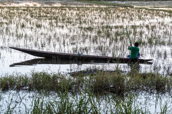 Inle Myanmar Noviembre 2016 Pescador Local Barco Lago Inle Myanmar — Foto de Stock