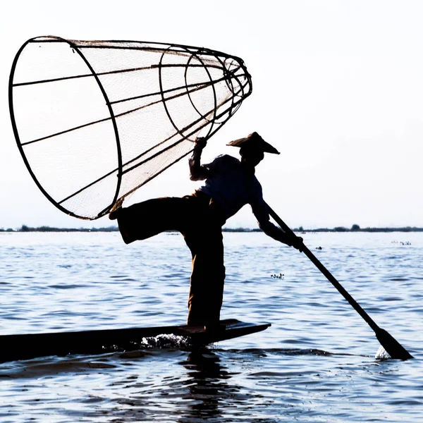 Lokala Fiskare Inle Lake Fånga Fisk Ett Traditionellt Sätt Med — Stockfoto