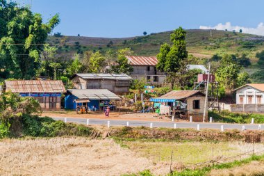 Hsipaw, Myanmar - 30 Kasım 2016: Hsipaw, Myanmar yakınlarındaki küçük köy