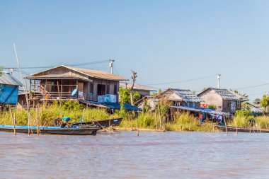 Inle, Myanmar - 26 Kasım 2016: Inle gölünde Stilt köyü, Myanmar
