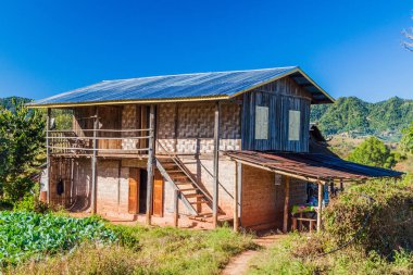 Kalaw ve Inle, Myanmar arasındaki bölgede köy evi