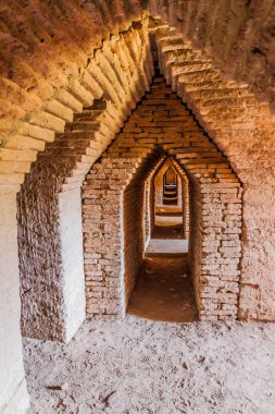 Mandalay, Myanmar yakınlarındaki Antik Kent Inwa (Ava) Maha Aungmye Bonzan Manastırı Archway