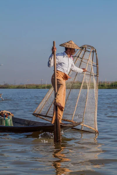 Inle Myanmar Listopad 2016 Místní Rybář Inle Lake Loví Ryby — Stock fotografie