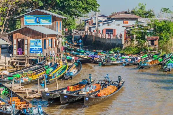 Nyaung Shwe Myanmar November 2016 Boat Landing Pier Nyaung Shwe — Stock Photo, Image