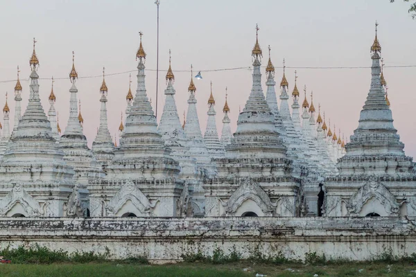 Stupa Bianche Intorno Sandamuni Sandamani Sandar Pagoda Mandalay Myanmar — Foto Stock