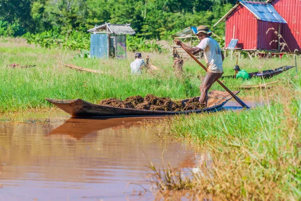 Inle Myanmar Noviembre 2016 Gente Local Embarcaciones Lago Inle Myanmar — Foto de Stock