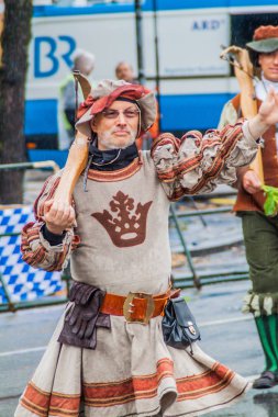 Münih, Almanya - 17 Eylül 2016: Münih'teki Oktoberfest'in yıllık açılış törenine katılanlar