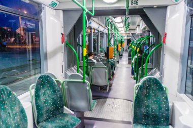 Augsburg, Almanya - 15 Eylül 2016: Augsburg'da tramvayın içi