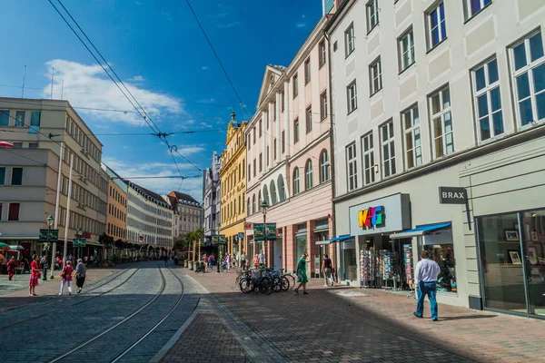 Augsburg Niemcy Września 2016 Widok Starych Domów Podszewka Ulica Maximilianstrasse — Zdjęcie stockowe