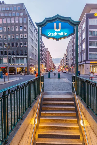 Berlin Niemcy Lipca 2017 Wejście Stacji Metra Bahn Stadtmitte Berlinie — Zdjęcie stockowe