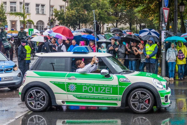 München Deutschland September 2016 Polizeiwagen Beim Alljährlichen Eröffnungszug Des Oktoberfestes — Stockfoto
