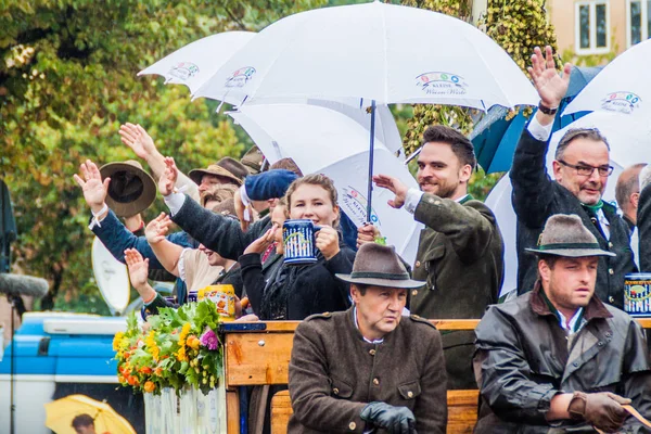 Munich Tyskland September 2016 Deltagare Den Årliga Öppningen Ståtar Oktoberfesten — Stockfoto