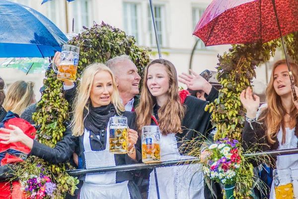 Munich Tyskland September 2016 Deltagare Den Årliga Öppningen Ståtar Oktoberfesten — Stockfoto