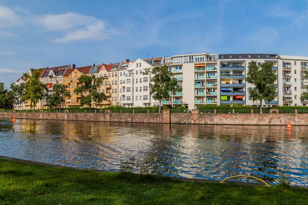 Fiume Spree Bonhoefferufer Edifici Stradali Berlino Germania — Foto Stock