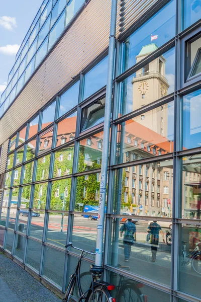 Berlin Germany August 2017 Reflection Spandau Town Hall Berlin Spandau — Stock Photo, Image