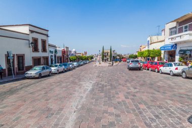 Queretaro, Meksika: 3 Ekim 2016: Queretaro'nun merkezinde ki Arnavut kaldırımlı sokak, Meksika