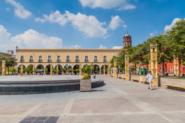 Queretaro, Meksika: 3 Ekim 2016: Meksika,Queretaro'nun merkezindeki Plaza Constitucion meydanının manzarası