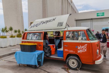 Queretaro, Meksika: 5 Ekim 2016: Wurstwagen, Alman Sosis Arabası, Centro de Congresos Queretaro, Queretaro çok amaçlı kongre merkezi, Meksika