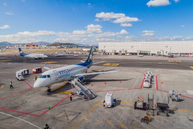 Mexico City, Meksika - 8 Ekim 2016: Airplane at Mexico City International Airport.