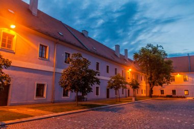 Eski kışla, şimdi belediye oftrebon, Çek Cumhuriyeti.