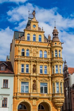 Premysl Otakar II'deki evlerden biri. Ceske Budejovice meydanı, Çek Cumhuriyeti