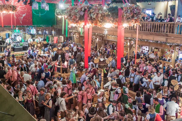 München Tyskland September 2016 Folk Dricker Ett Tälten Oktoberfest München — Stockfoto