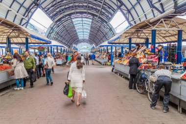 Minsk, Beyaz Rusya - 13 Haziran 2017: Minsk, Beyaz Rusya'daki Komarovsky Pazarı'nın görünümü