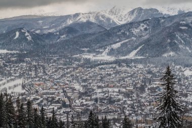 Gubalowka tepesinden Zakopane kış hava görünümü, Polonya