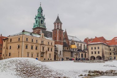 Krakow, Polonya - 2 Aralık 2017: Wawel Royal Castle in Krakow, Polonya