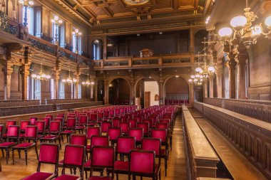 Heidelberg, Almanya - 17 Aralık 2017: Heidelberg Üniversitesi Büyük Salonu'nun İç Mekanları.