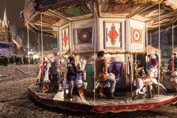 Krakov Polsko Prosince 2017 Staromódní Carousel Vánočním Trhu Náměstí Rynek — Stock fotografie