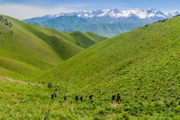 Alamedin Kyrgyzstán Května 2017 Účastníci Turistické Unie Kyrgyzstánu Cesta Údolí — Stock fotografie