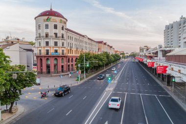 Minsk, Beyaz Rusya - 7 Haziran 2017: Niamiha (Nyamiha) in Minsk, Beyaz Rusya caddesi