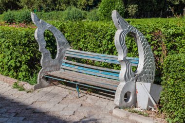 Kırgızistan'ın başkenti Bişkek'te bir parkta balık şeklindebank.