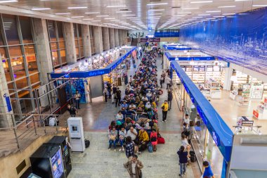 Bişkek, Kırgızistan - 27 Mayıs 2017: Bişkek'teki Manas Uluslararası Havaalanı'nın iç kısmı.