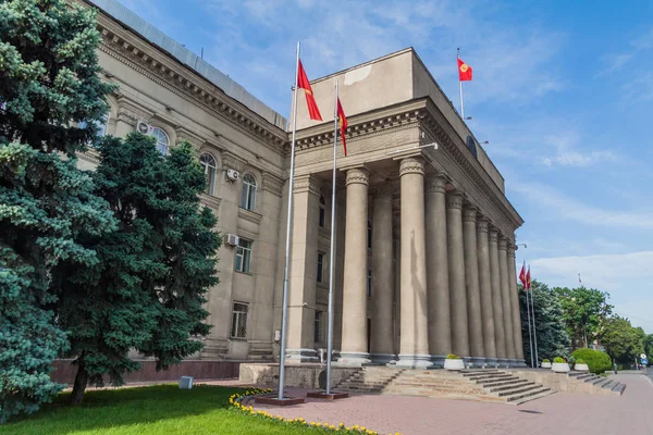 Здание Правительства Кыргызской Республики Бишкеке Кыргызстан — стоковое фото