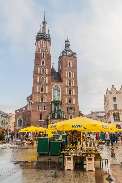 Krakow Poland December 2017 Medieval Square Rynek Glowny Mary Basilica — Stock Photo, Image