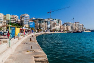Sliema, Malta - 7 Kasım 2017: Sliema, Malta 'daki liman manzarası