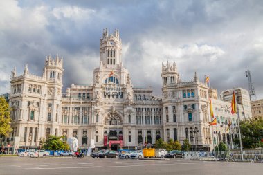 Madrid, İspanya - 22 Ekim 2017: Cybele Sarayı (Palacio de Cibeles).