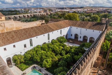 İspanya, Cordoba 'daki Alcazar de los Reyes Cristianos' un avlularından biri.
