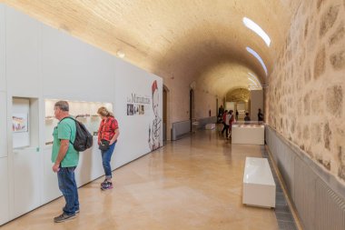 Toledo, İspanya - 23 Ekim 2017: İspanya 'nın Alcazar şehrinde sergiler