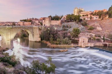 Puente San Martin Köprüsü Toledo, İspanya